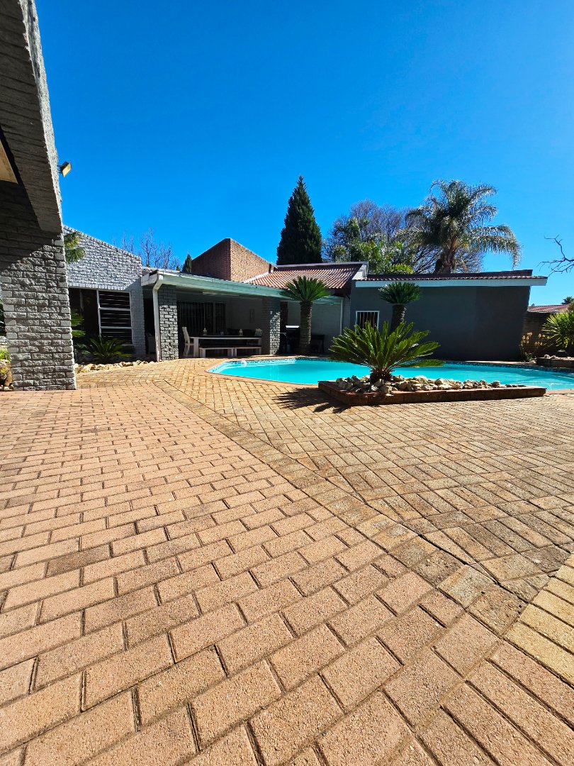 4 Bedroom Property for Sale in Wilkoppies North West